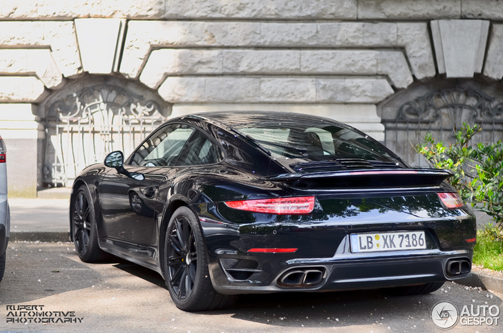 Porsche 991 Turbo kent spotprimeur in Düsseldorf