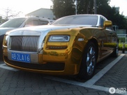 In crom si aur Rolls-Royce Ghost arata destul de bine