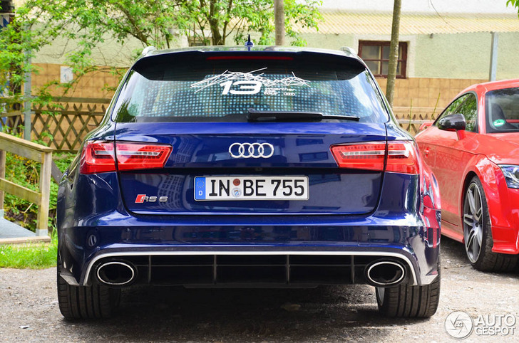 Blauwe Audi RS6 Avant C7 is een brute bak