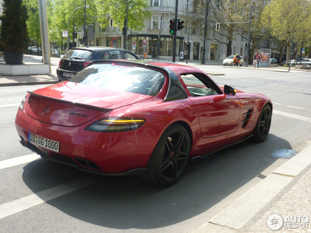 Mercedes-Benz SLS AMG Agrano is omvat door carbon fiber