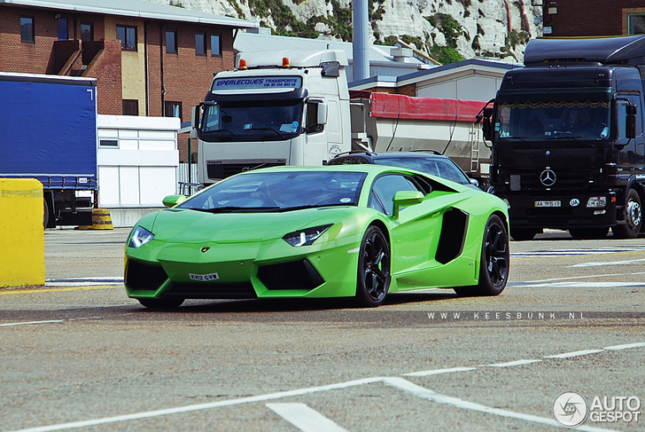Le Verde Ithaca est la meilleure couleur pour la Lamborghini Aventador