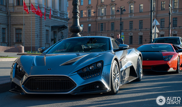 Zenvo ST1 schittert in Sint-Petersburg