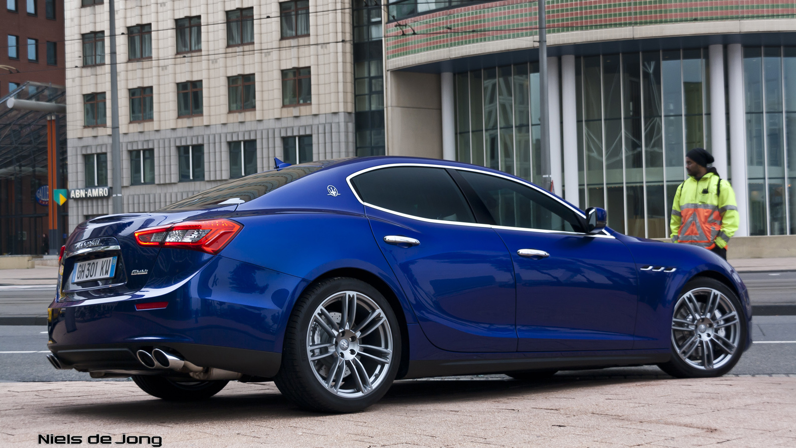 Maserati Ghibli uitgebreid vastgelegd in Rotterdam