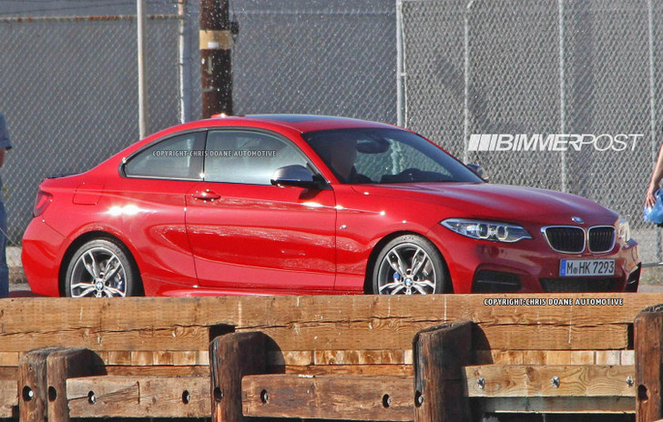 BMW M235i rolt het internet op