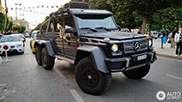 Enorme Mercedes-Benz G 63 AMG 6x6 gespot in Tunis