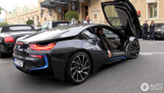 BMW tries to attract more customers for their i8 in Monaco