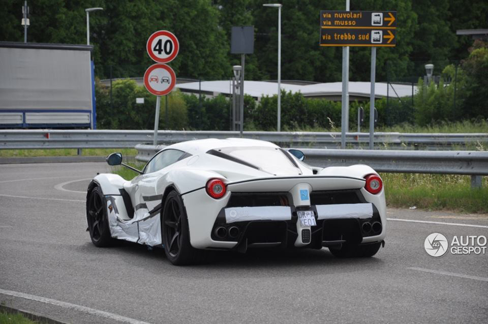 Deze LaFerrari is maagdelijk wit