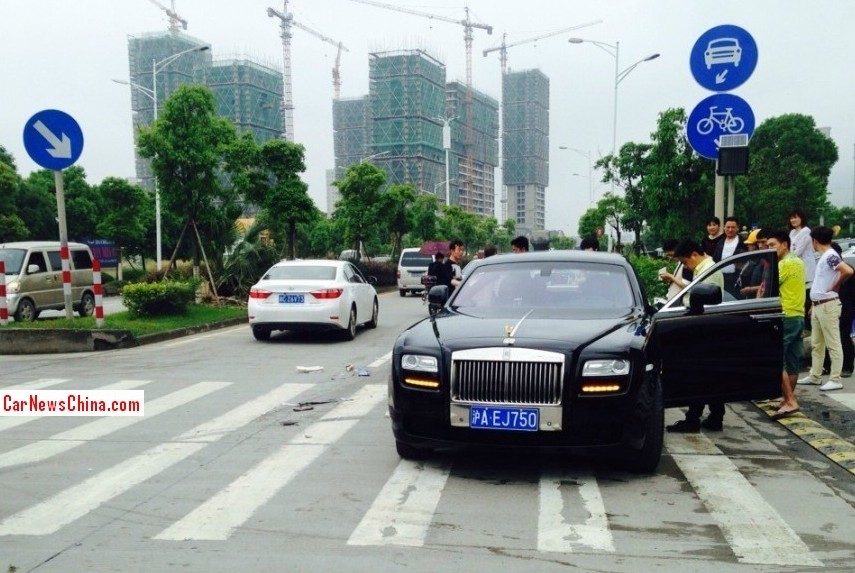 Toyota geeft Rolls-Royce Ghost een beuk