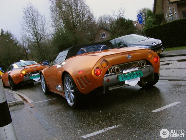 Spot van de dag: Oranje Spyker-combo in Driebergen!