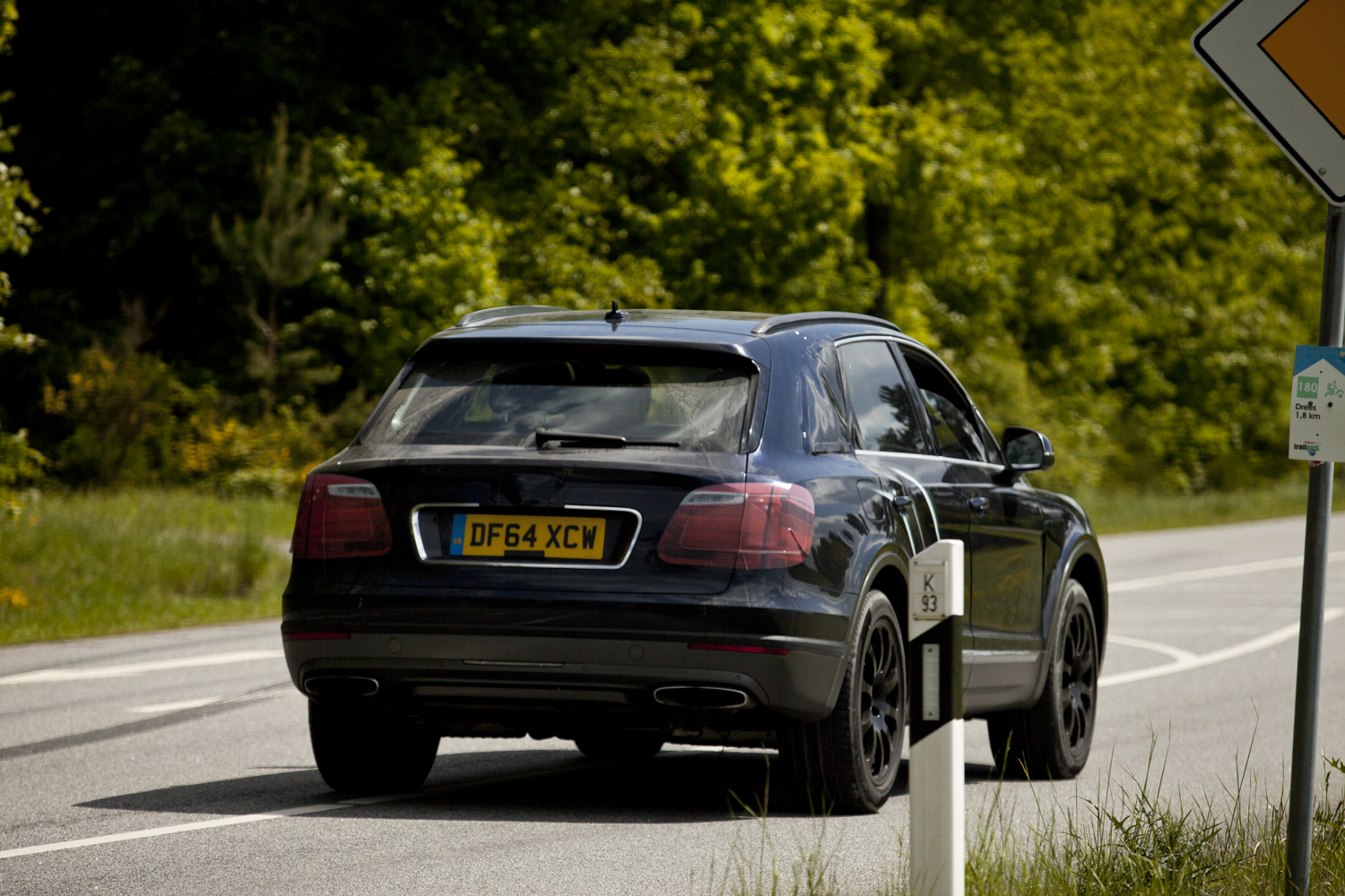 Bentley Bentayga verliest steeds meer camouflage