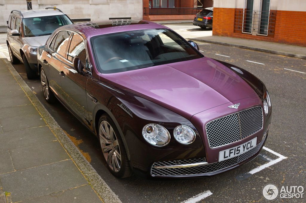 Two-tone Bentley Flying Spur looks very risky