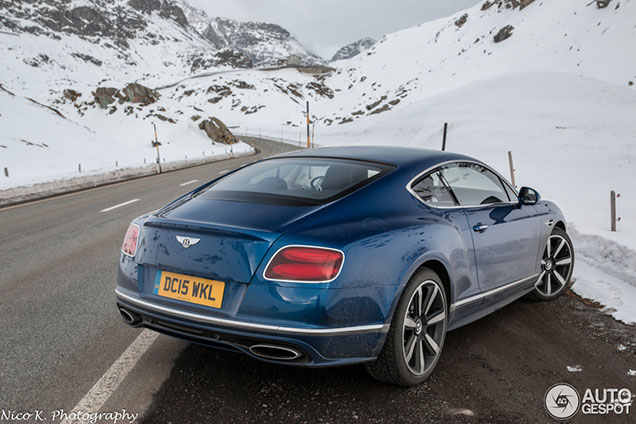 Bentley Continental GT Speed heerlijk vastgelegd op Zwitserse bergpas