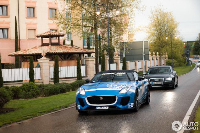 Gumball 3000: Jaguar Project 7 van Team Masters of Speed