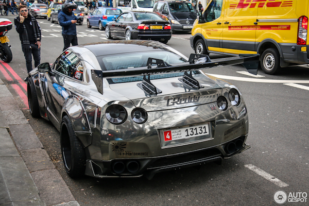 Fors aangepakte Nissan GT-R trekt de aandacht in Londen