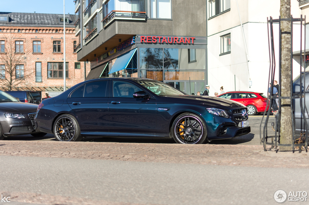 特殊车色：马赛地 AMG E 63 S