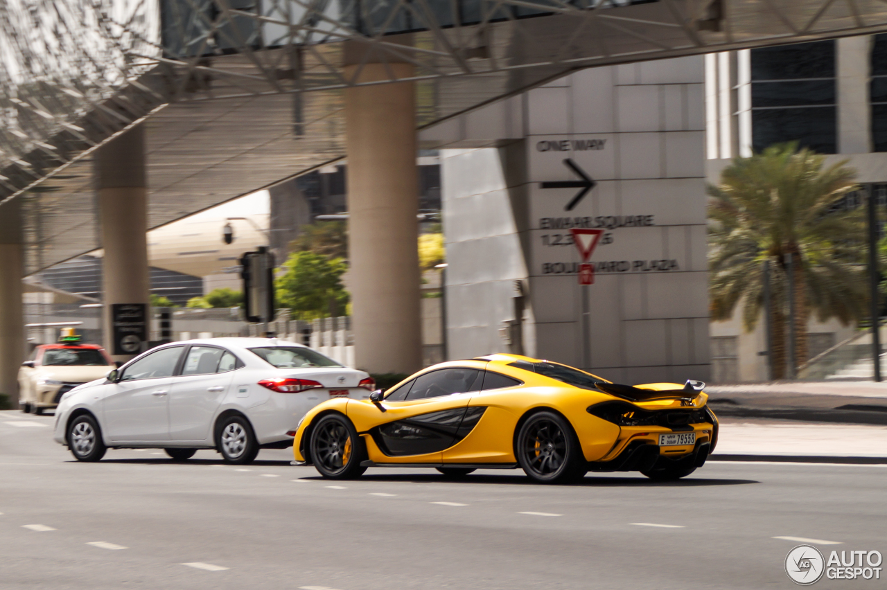 Bijzondere McLaren P1 in Dubai