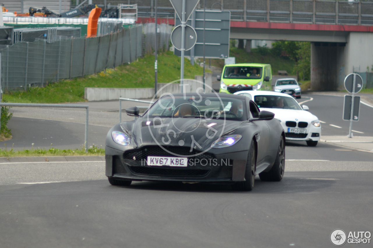 Aston Martin test ook powerslides
