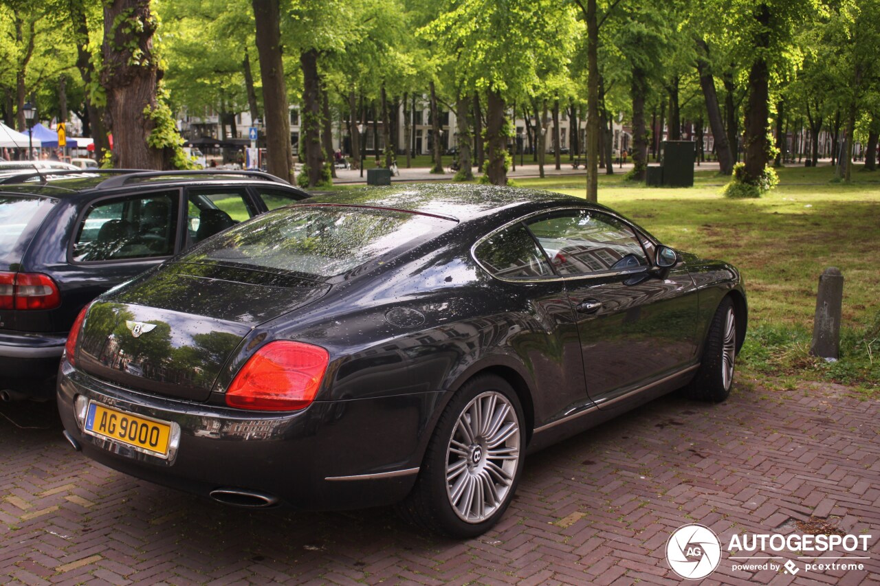 Gespot: Schuchtere Bentley GT Speed duikt op in Den Haag