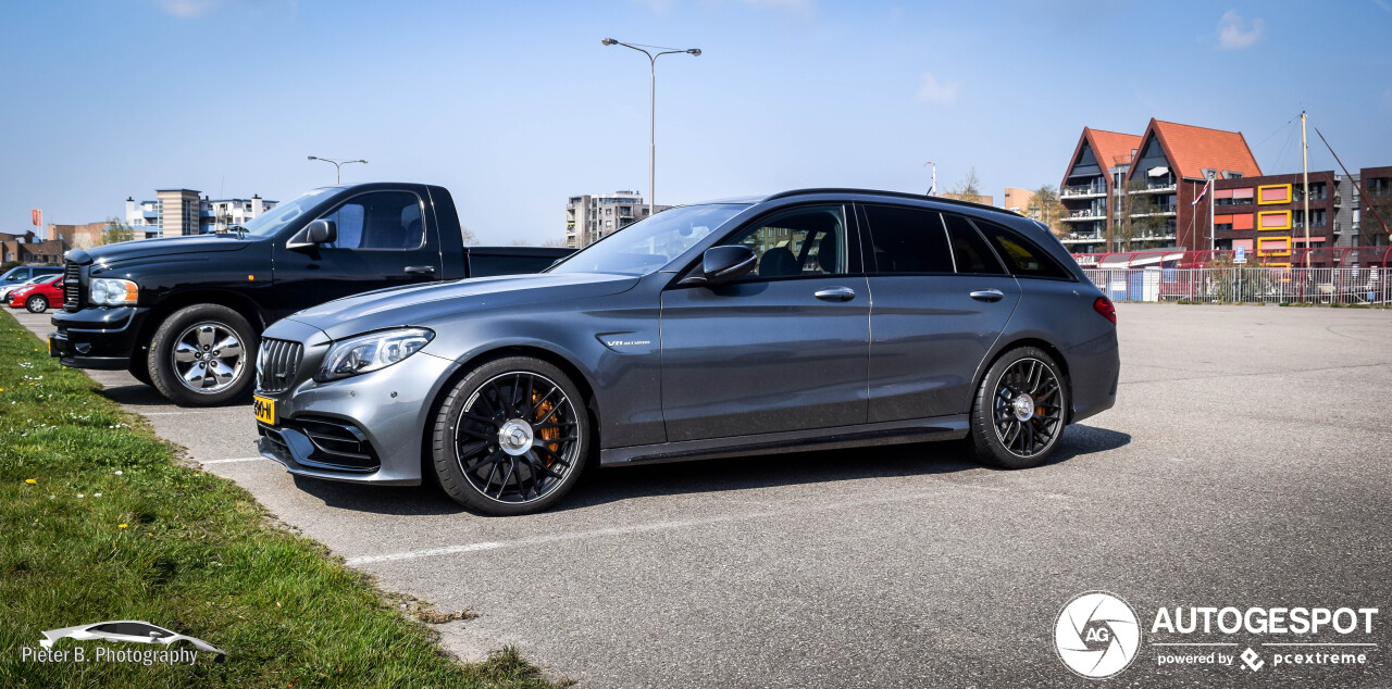 Gefacelifte Mercedes-AMG C 63 S Estate schittert in Sneek