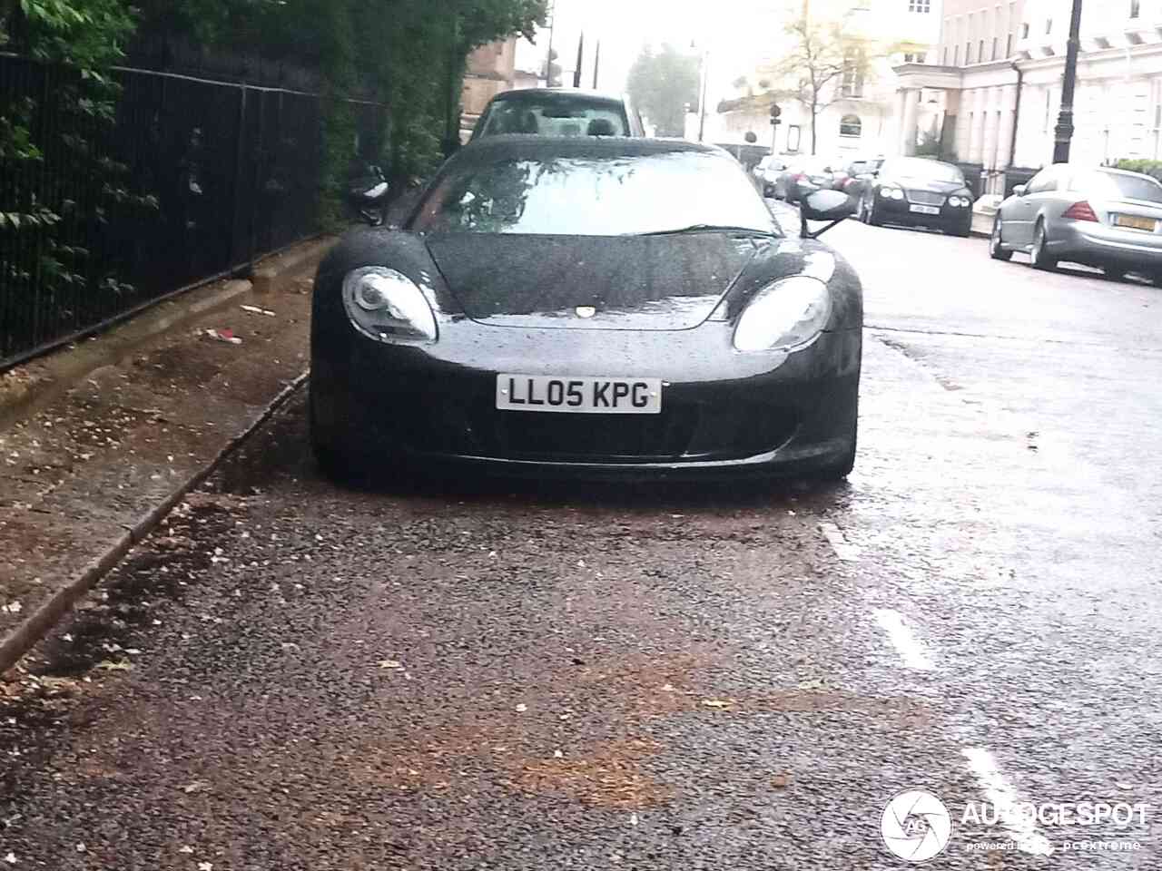 回到最初：雨中捕猎保时捷 Carrera GT