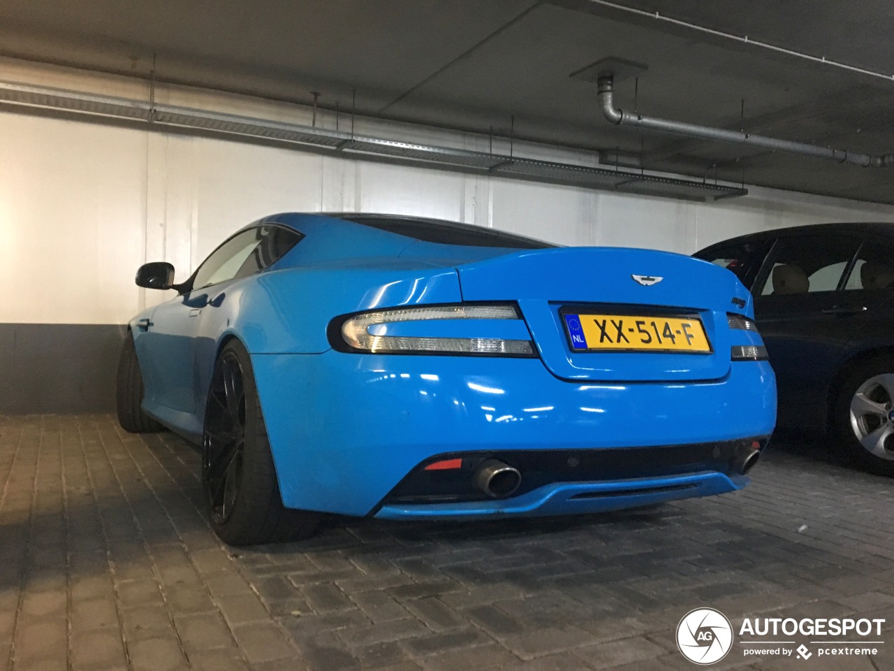 Aston Martin DB9 heeft een bijzonder kleurtje gekregen