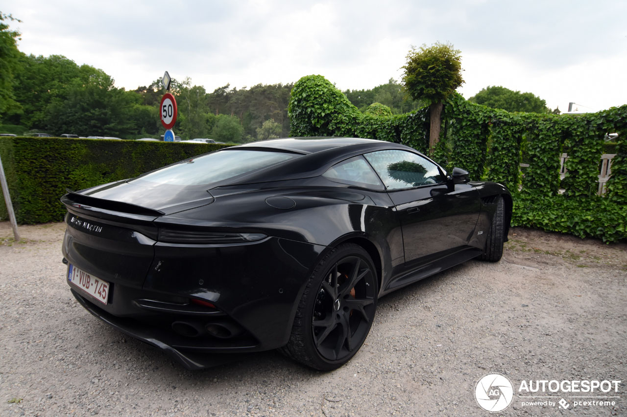 Aston Martin DBS Superleggera is voor "all black" gegaan