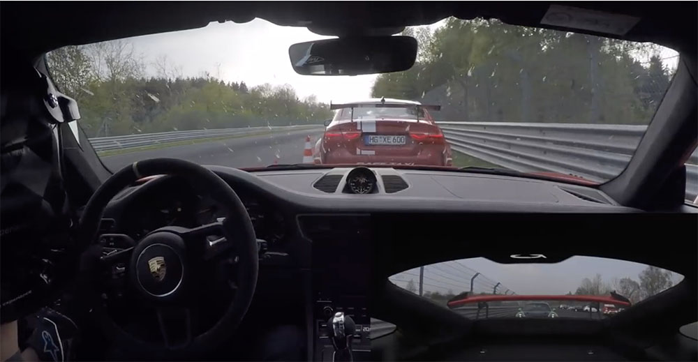 Filmpje: Jaguar XE Project 8 neemt het op tegen Porsche op de ring