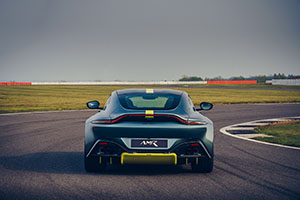 Feest voor de purist: Aston Martin Vantage AMR