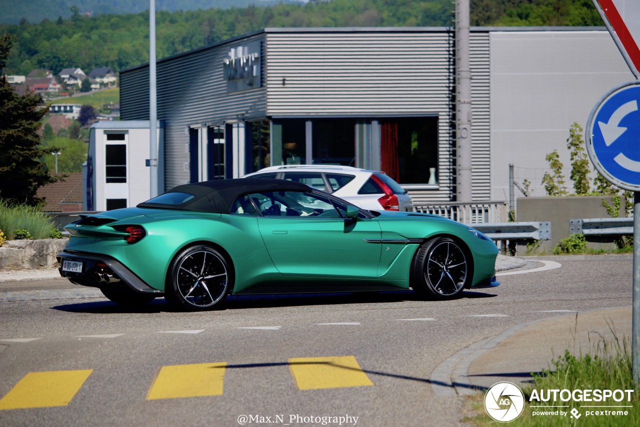 Met deze groene Aston Martin Vanquish Volante Zagato zit je goed