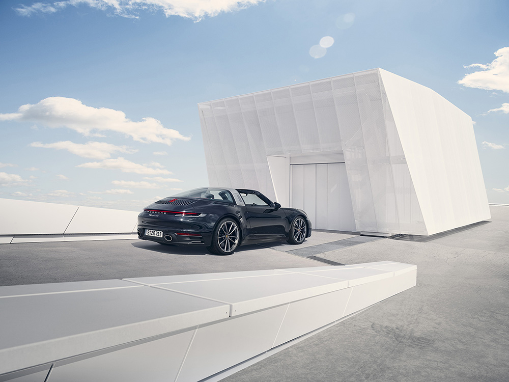 Porsche gives us the 992 Targa this summer
