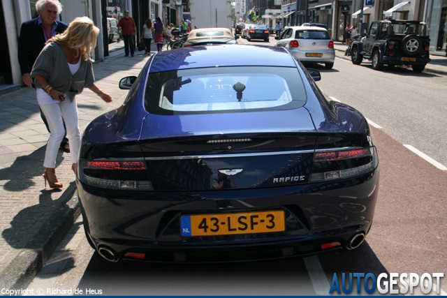 Gespot: Aston Martin Rapide op Nederlands kenteken inclusief BN'er!