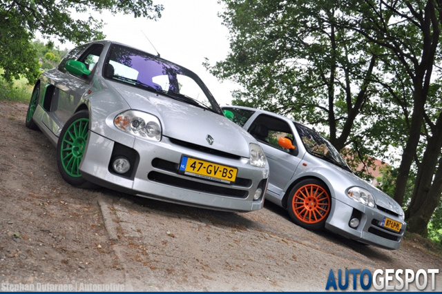 Gespot: twee bijzondere Renault Clio V6-jes