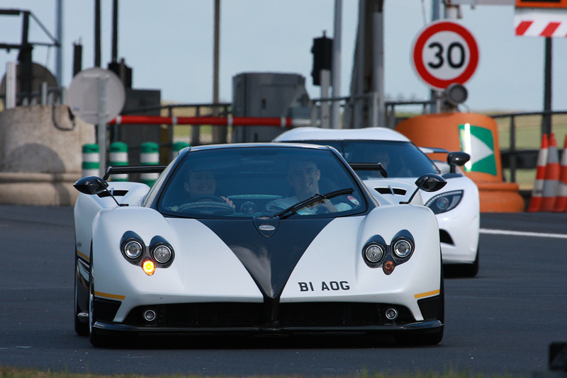Fotoverslag: Engelsen vertrekken naar Le Mans