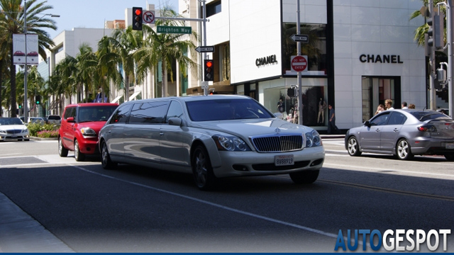 Spot van de dag: Maybach 62 Stretched Limousine