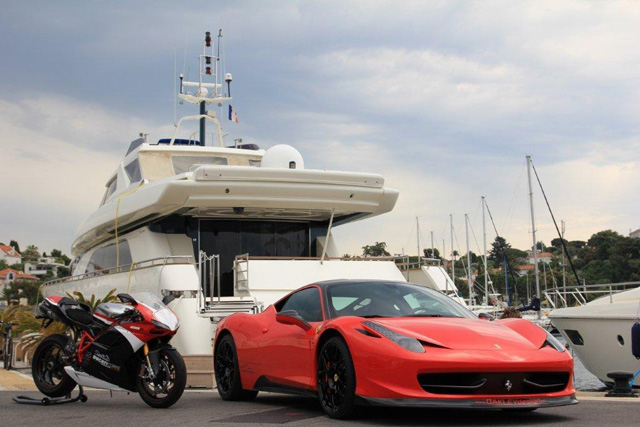Eerste rode Ferrari 458 Italia Oakley Design duikt op in Monaco & Nice! 