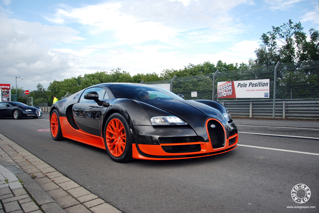 Bugatti Veyron 16.4 Super Sport duikt op bij de Nürburgring