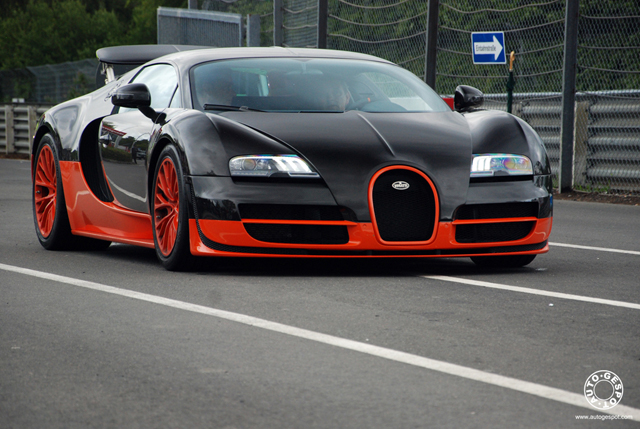 Bugatti Veyron 16.4 Super Sport duikt op bij de Nürburgring