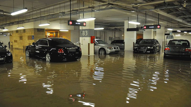  Exclusieve auto's lopen waterschade op na gigantische regenbui