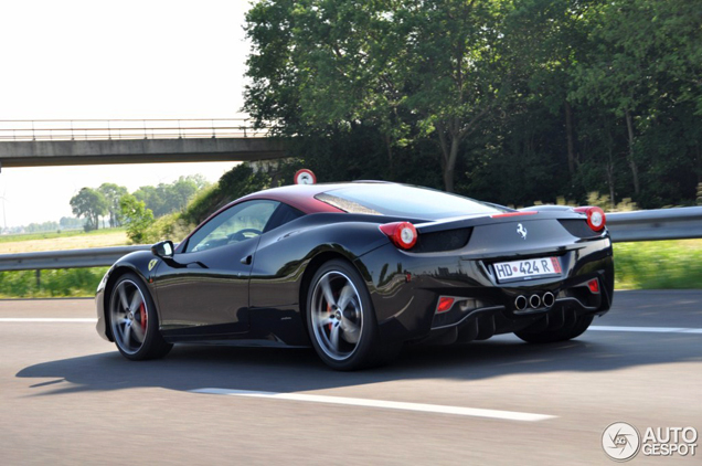 Gespot: exclusief samengestelde Ferrari 458 Italia