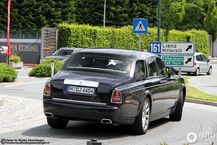 Is new better? First Rolls-Royce Phantom Series II spotted!