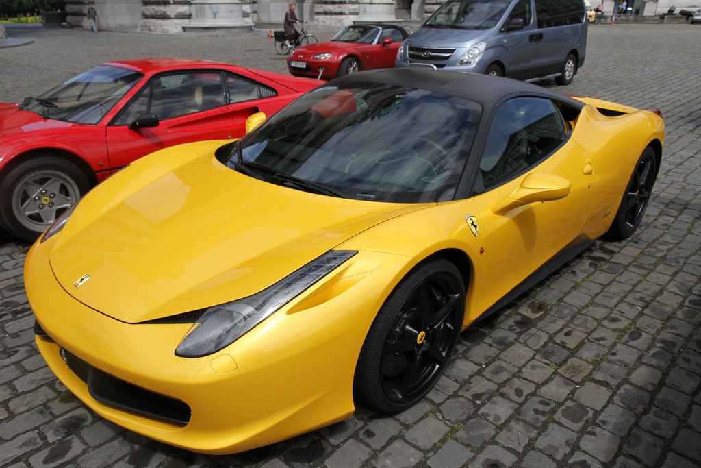 Ferrari Club Belgio vierde 40-jarig bestaan met rondrit