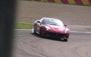 Filmpje: Ferrari F12berlinetta wordt flink uitgelaten op Fiorano