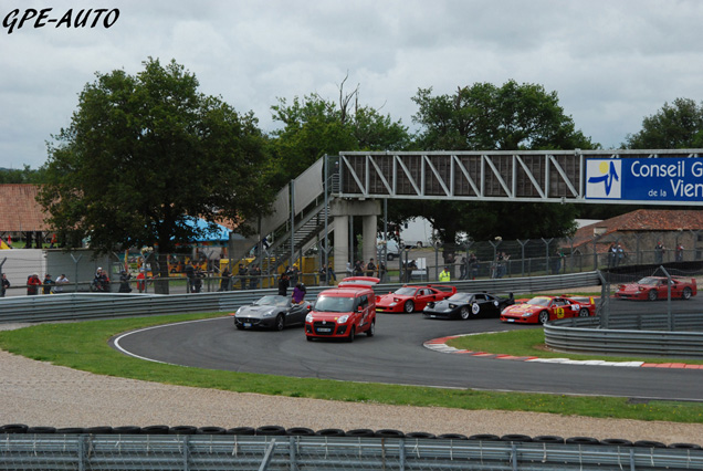 500 Ferrari's tegen kanker