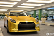 Nissan GT-R changed its wrap: from matte red to  matte gold