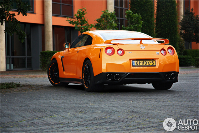 Fotoshoot: Nissan GT-R in de kleur Arancio Borealis 