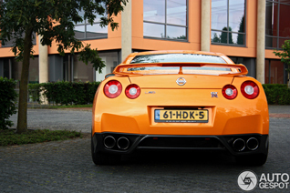 Fotoshoot: Nissan GT-R in de kleur Arancio Borealis 