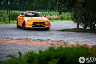 Fotoshoot: Nissan GT-R in de kleur Arancio Borealis 