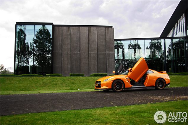 Fotoshoot: Nissan GT-R in de kleur Arancio Borealis 