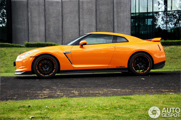 Fotoshoot: Nissan GT-R in de kleur Arancio Borealis 