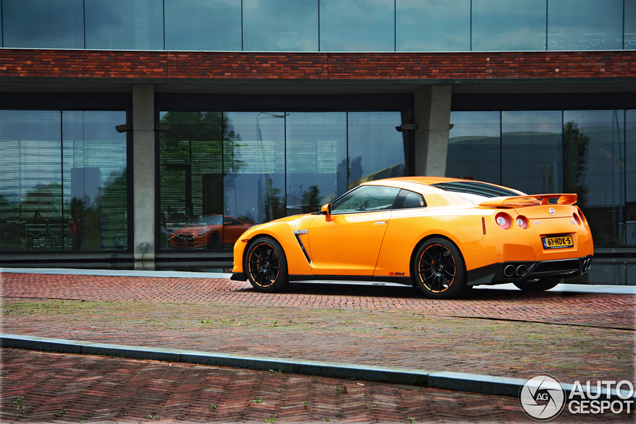 Fotoshoot: Nissan GT-R in de kleur Arancio Borealis 